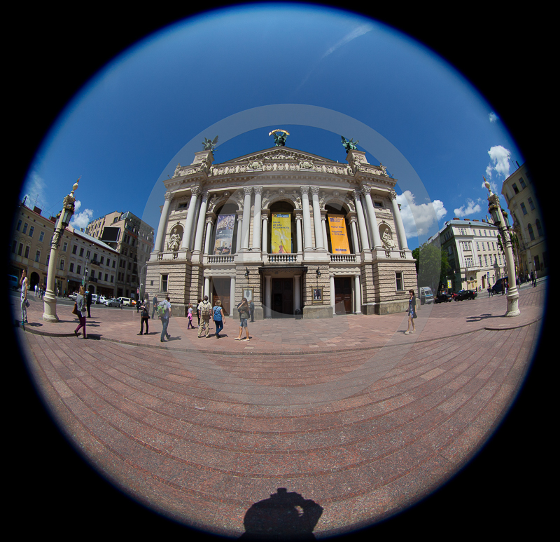 Canon EOS-1D XEF8-15mm f/4L FISHEYE USM8 mm49°50'37