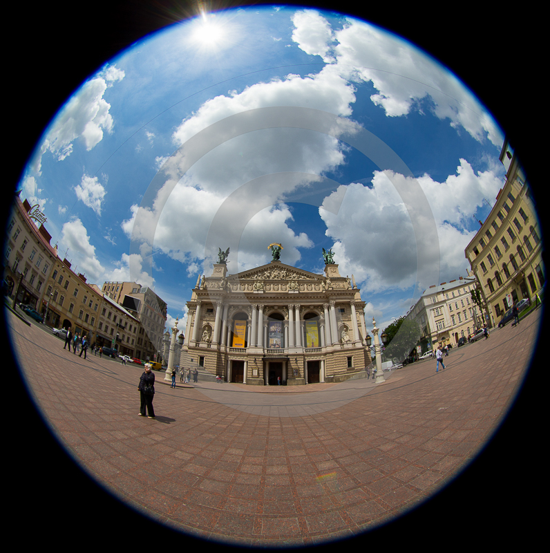 Canon EOS-1D XEF8-15mm f/4L FISHEYE USM8 mm49°50'36