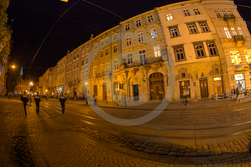Canon EOS-1D XEF8-15mm f/4L FISHEYE USM15 mm49°50'29