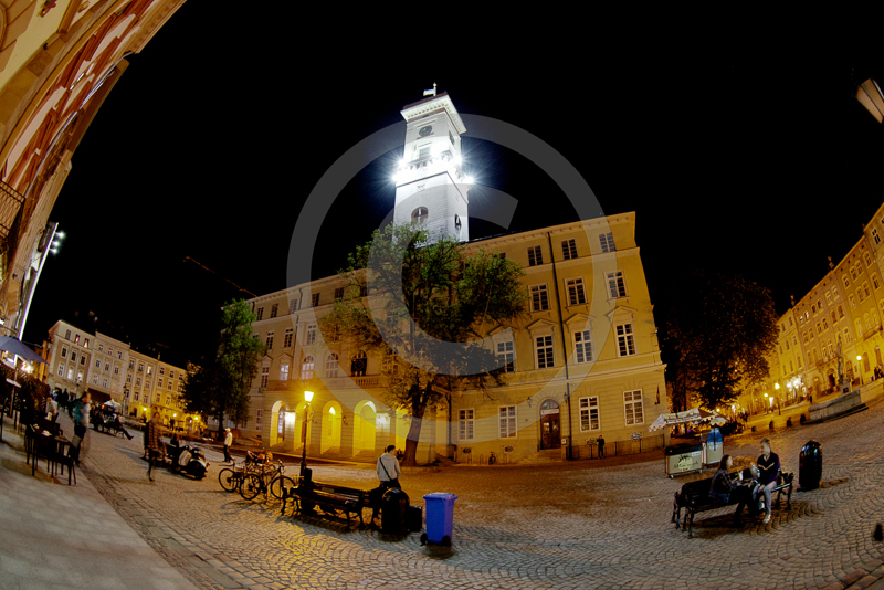 Canon EOS-1D XEF8-15mm f/4L FISHEYE USM15 mm49°50'29