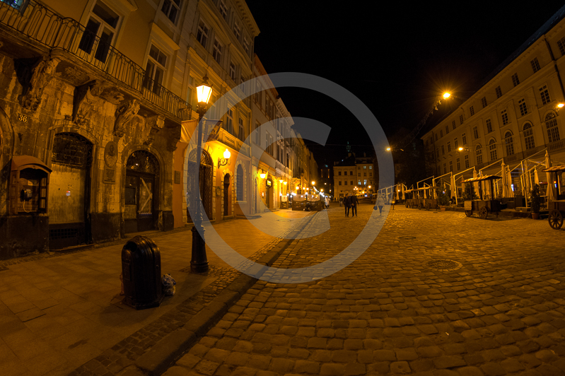 Canon EOS-1D XEF8-15mm f/4L FISHEYE USM15 mm49°50'32